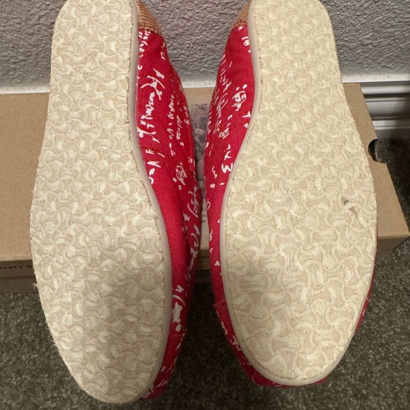 TOMS Red Calculus Canvas Slip-Ons with White Mathematical Pattern Sz 5.5 - Picture 3 of 6